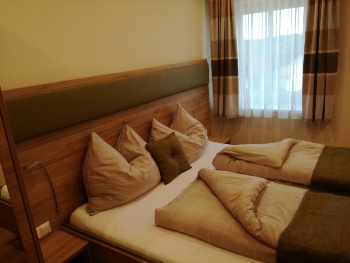 Hotel - Garni Mittelpunkt-Europa Gmbh ブラウナウ・アム・イン エクステリア 写真